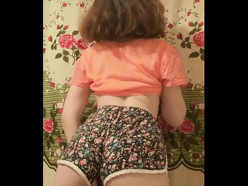 ❤️ Sexy jonge babe dy't har koarte broek op 'e kamera útstrielet ❤ Fuckfideo op fy.xxxomg.ru ﹏