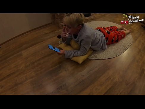 ❤️ Gekke blonde sûgje Enorme lul dy't derop sûgje en stuiterje - Anale seks ❤ Fuckfideo op fy.xxxomg.ru ﹏