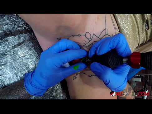 ❤️ Ekstreem tattooed hottie Sully Savage krige in tattoo op har klitoris ❤ Fuckfideo op fy.xxxomg.ru ﹏