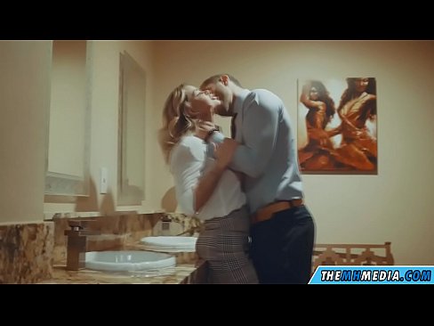❤️ As in busty blonde jo ferliedt yn in iepenbier toilet ❤ Fuckfideo op fy.xxxomg.ru ﹏